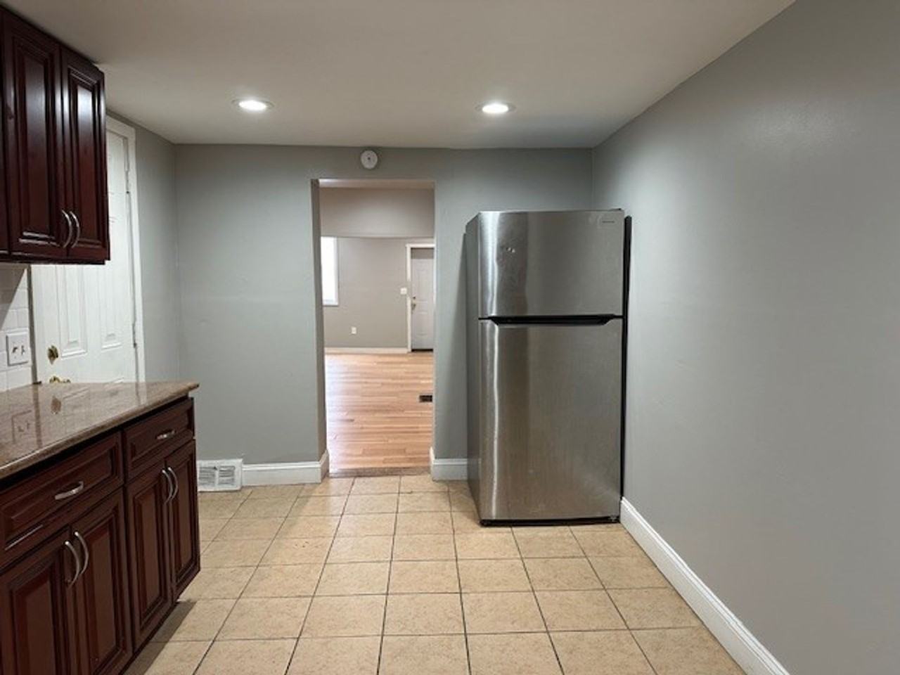 621 Dauphin St - Photo 7 of 15