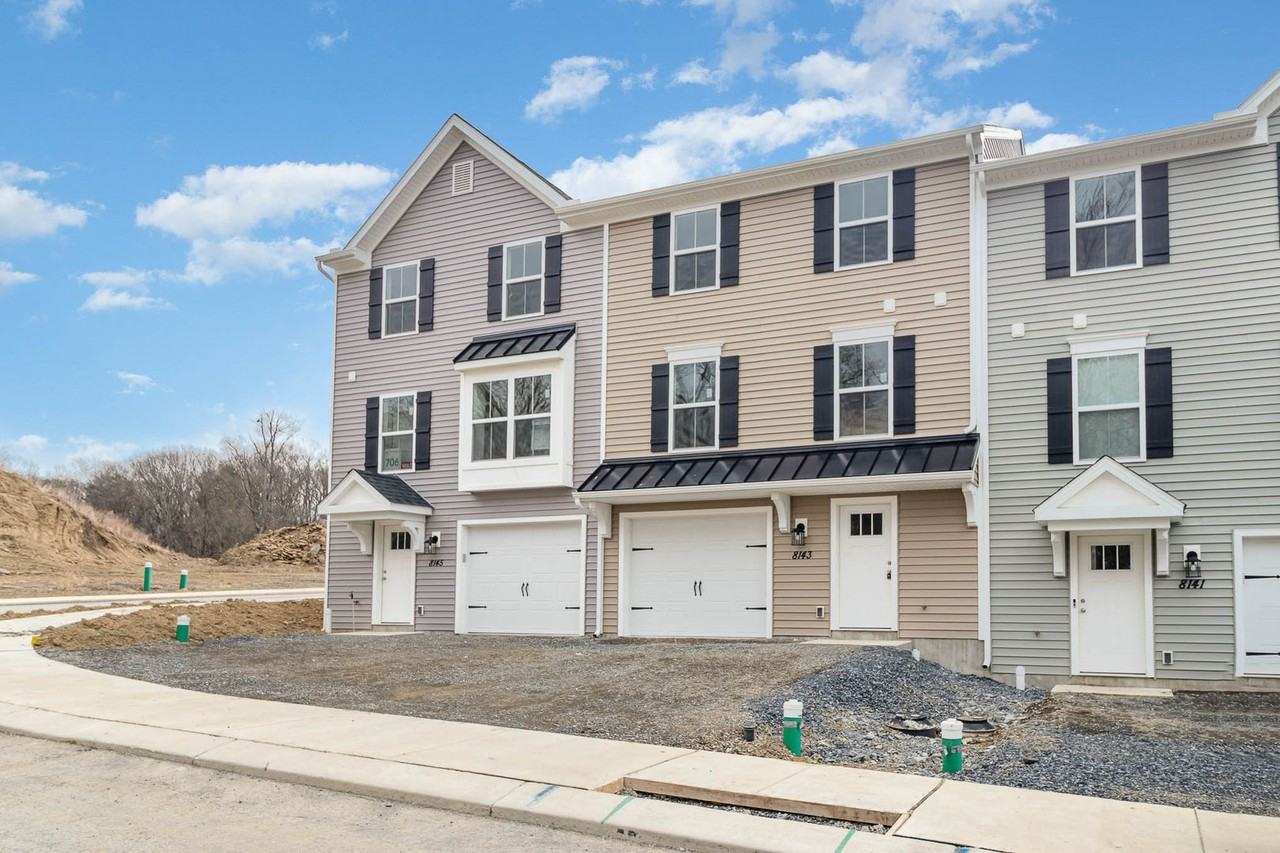 8143 Kelly Dr - Photo 2 of 47