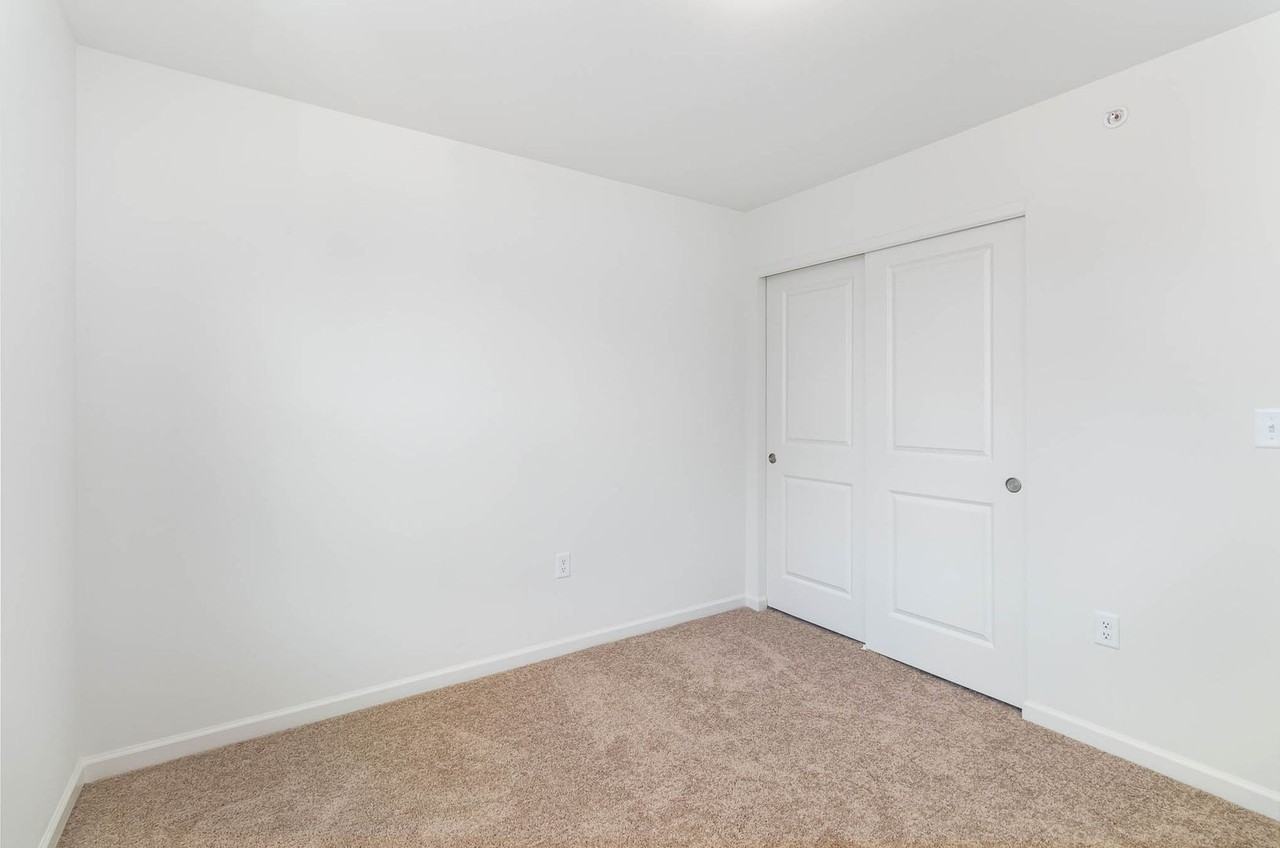 8143 Kelly Dr - Photo 4 of 47