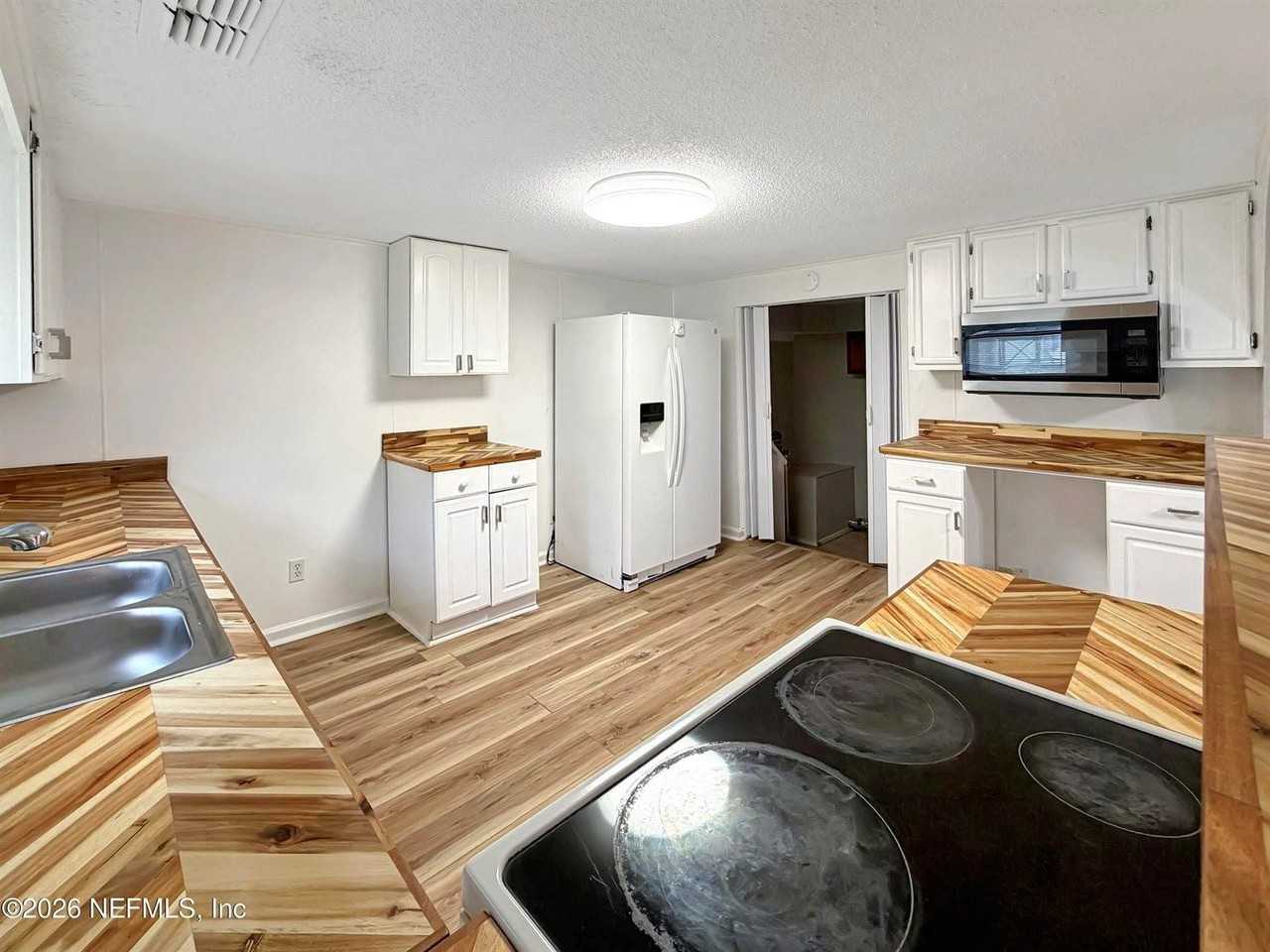 9738 Eisenhower Rd - Photo 4 of 16