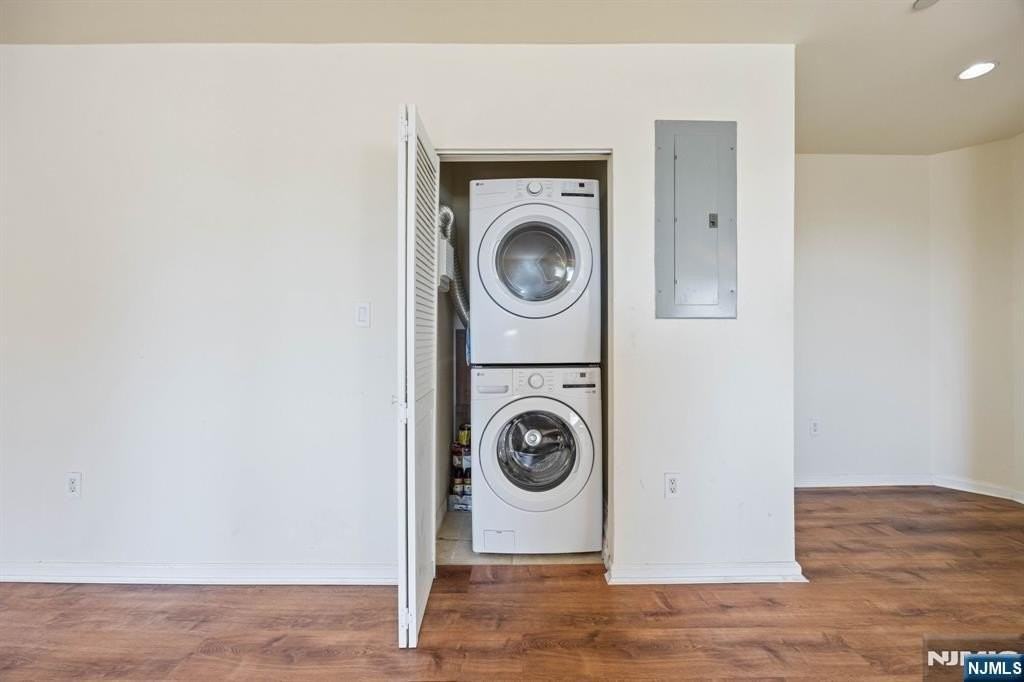 399 11th St #301 - Photo 4 of 18