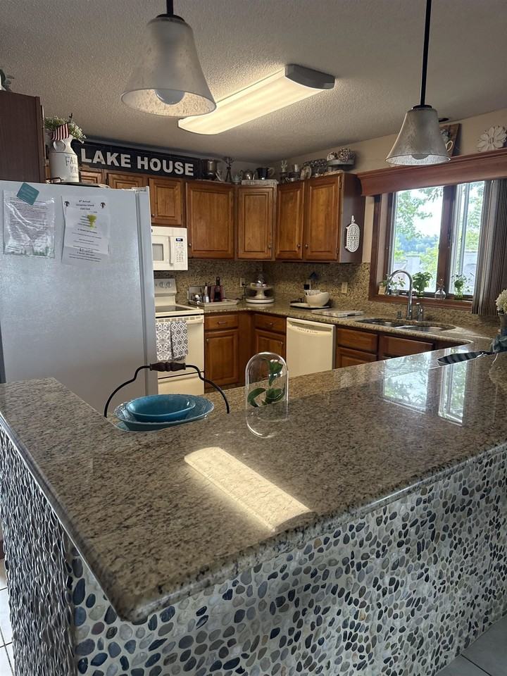 6 Crestview Ln #A - Photo 3 of 27