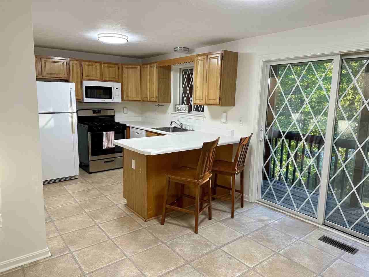 4 Lynn Dr - Photo 6 of 35