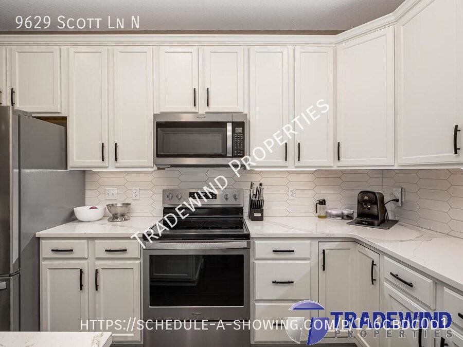 9629 Scott Ln N - Photo 2 of 28