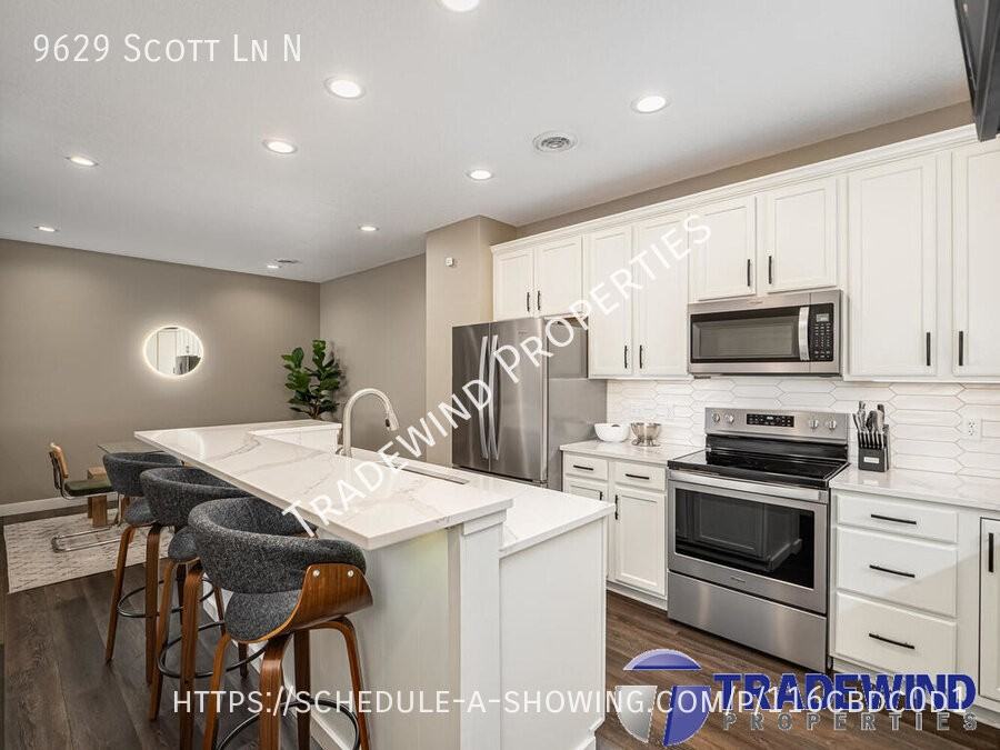 9629 Scott Ln N - Photo 3 of 28