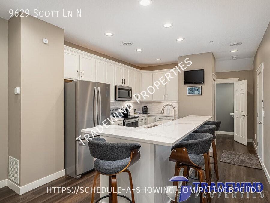 9629 Scott Ln N - Photo 4 of 28