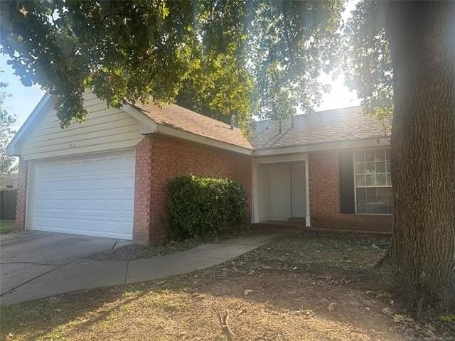 8710 E 60th St - Photo 2 of 38