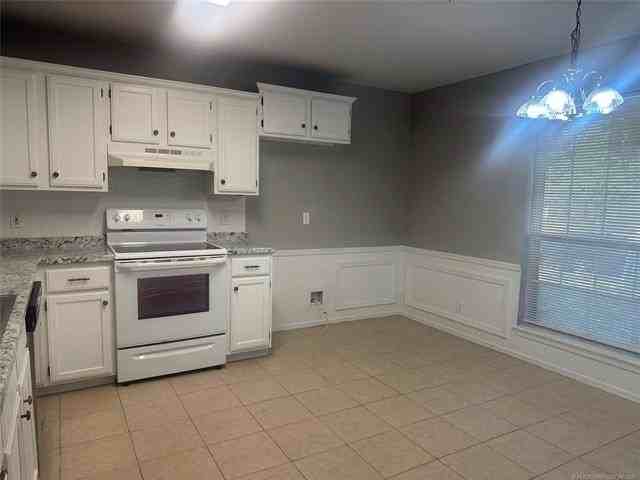 8710 E 60th St - Photo 6 of 38