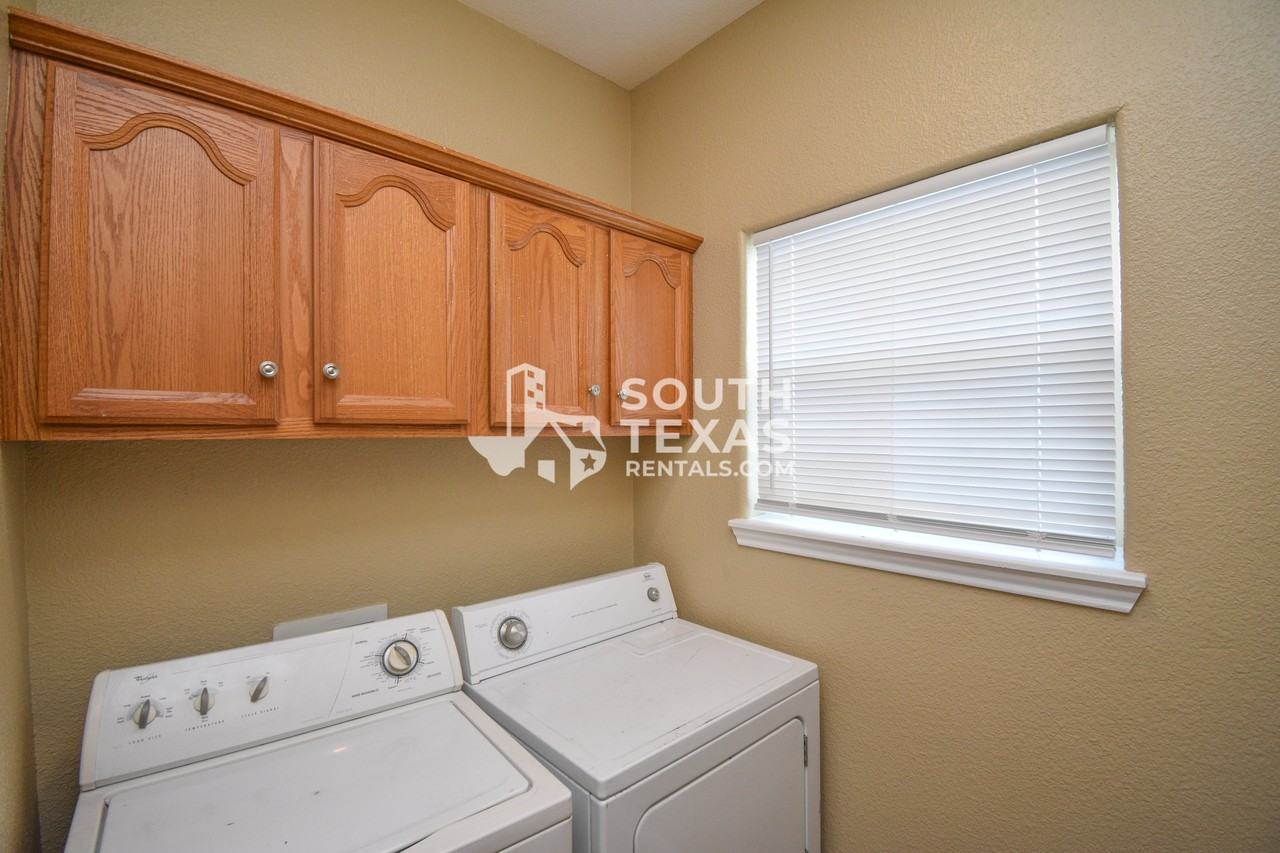 137 Sherwood DrApt D #D - Photo 7 of 8