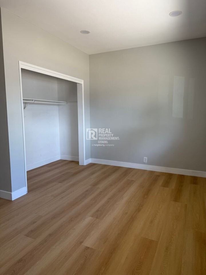 15359 Eucalyptus Ave - Photo 5 of 19
