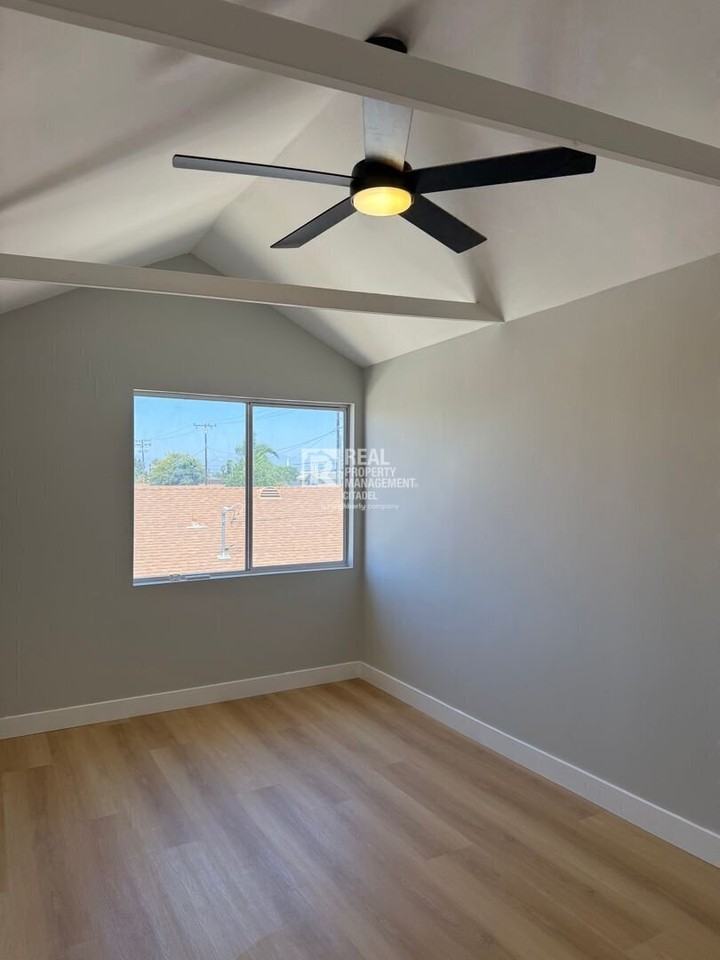 15359 Eucalyptus Ave - Photo 6 of 19