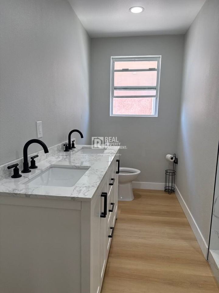 15359 Eucalyptus Ave - Photo 7 of 19