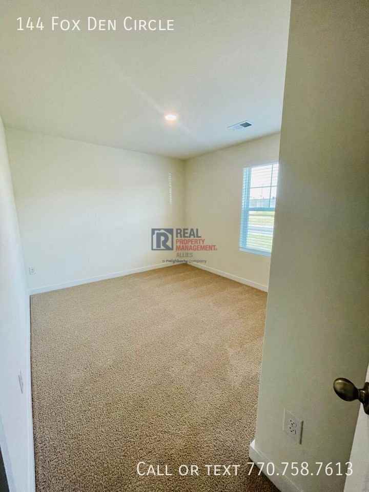144 Fox Den Cir - Photo 3 of 13