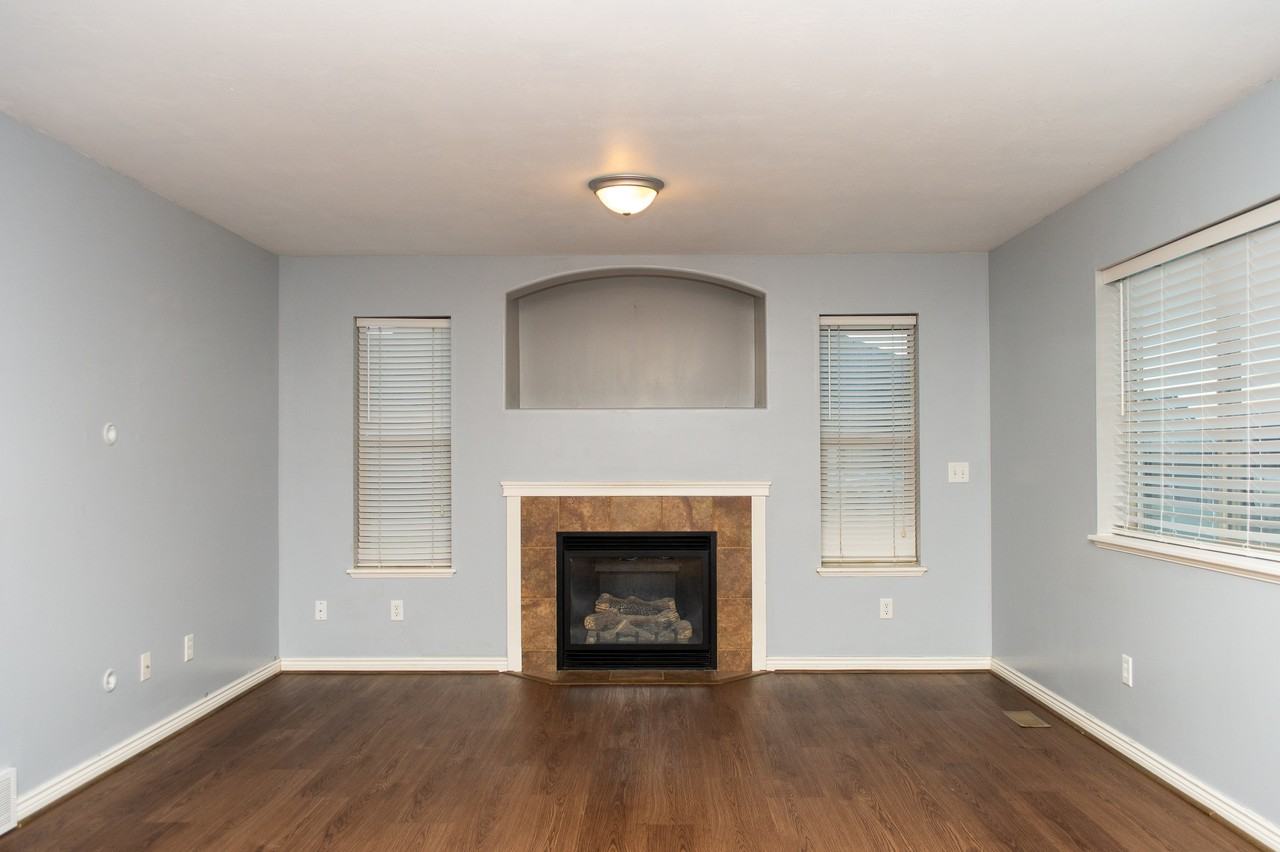 564 N 800 E - Photo 3 of 26