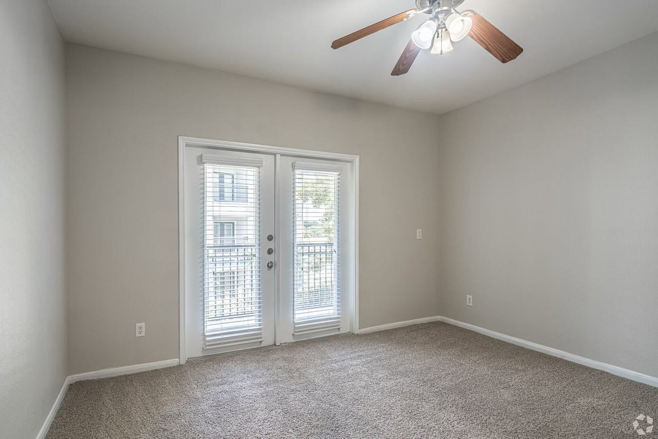 501  Sarah Deel Drive #TL1 - Photo 2 of 5