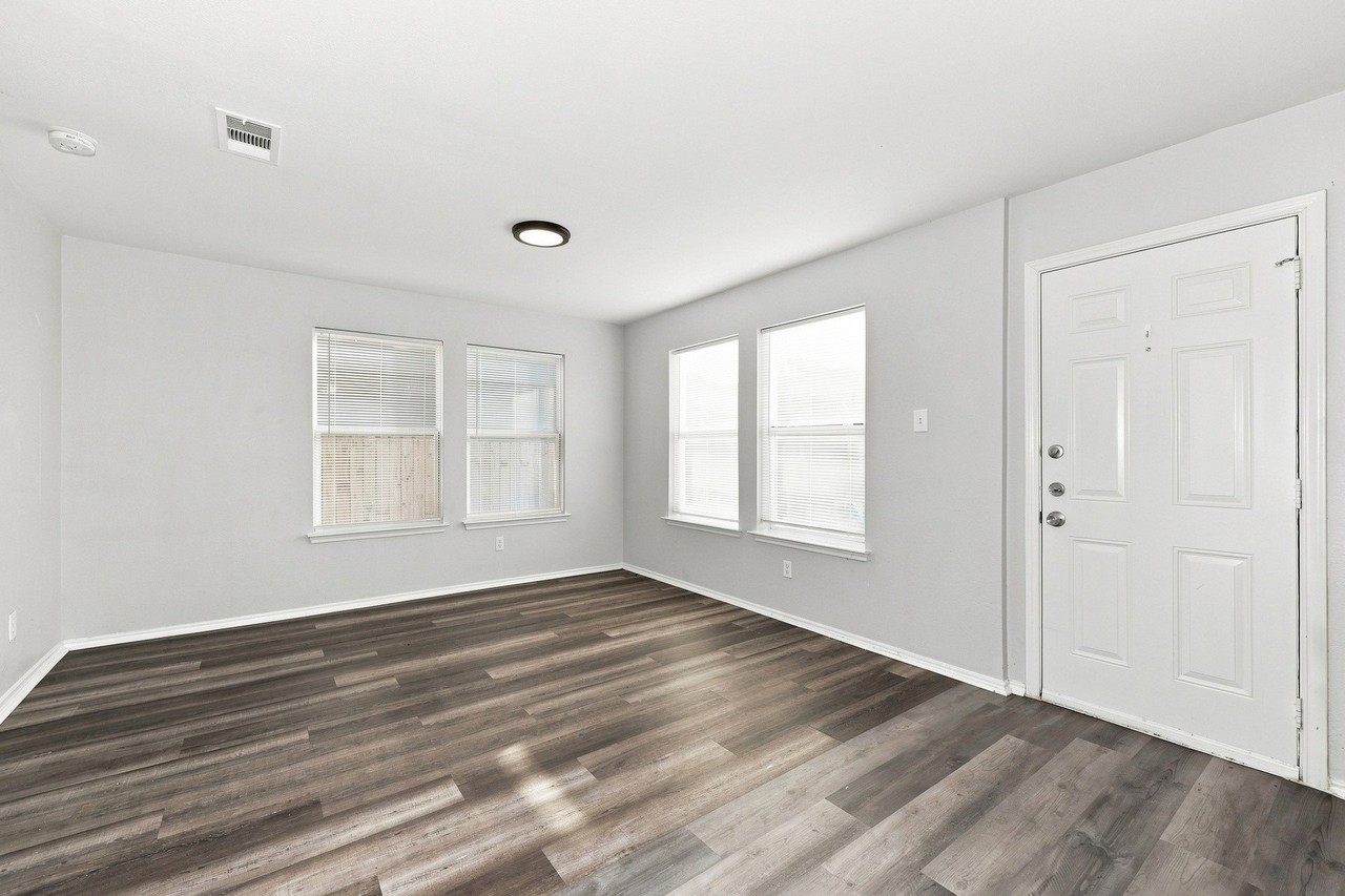1409 Mission Hills Ln - Photo 6 of 10