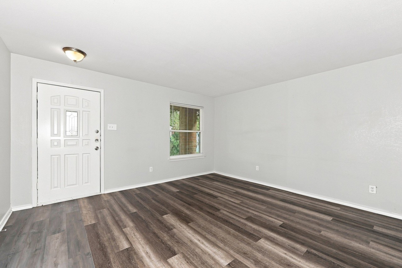 1409 Mission Hills Ln - Photo 7 of 10