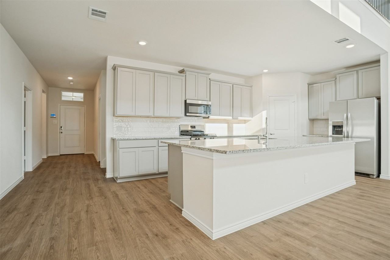1802 Sabina Dr - Photo 2 of 25