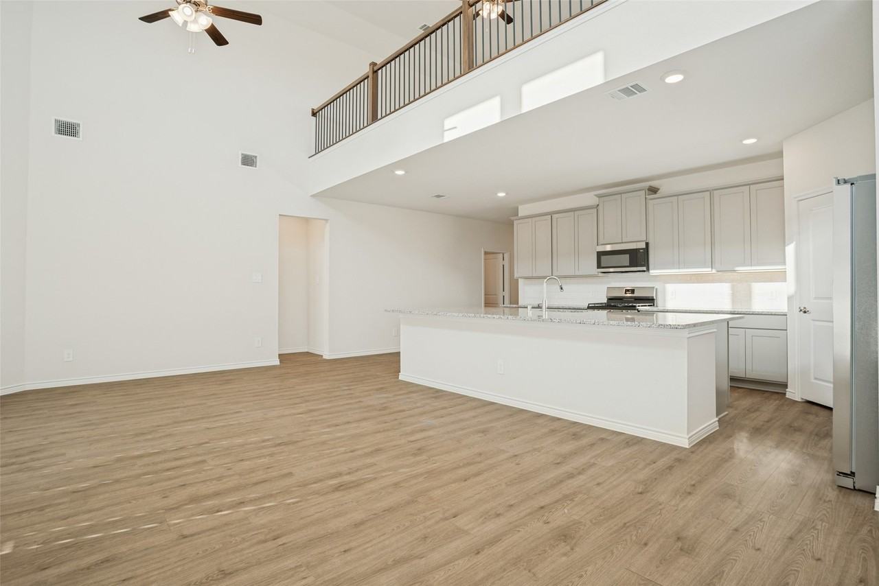 1802 Sabina Dr - Photo 3 of 25