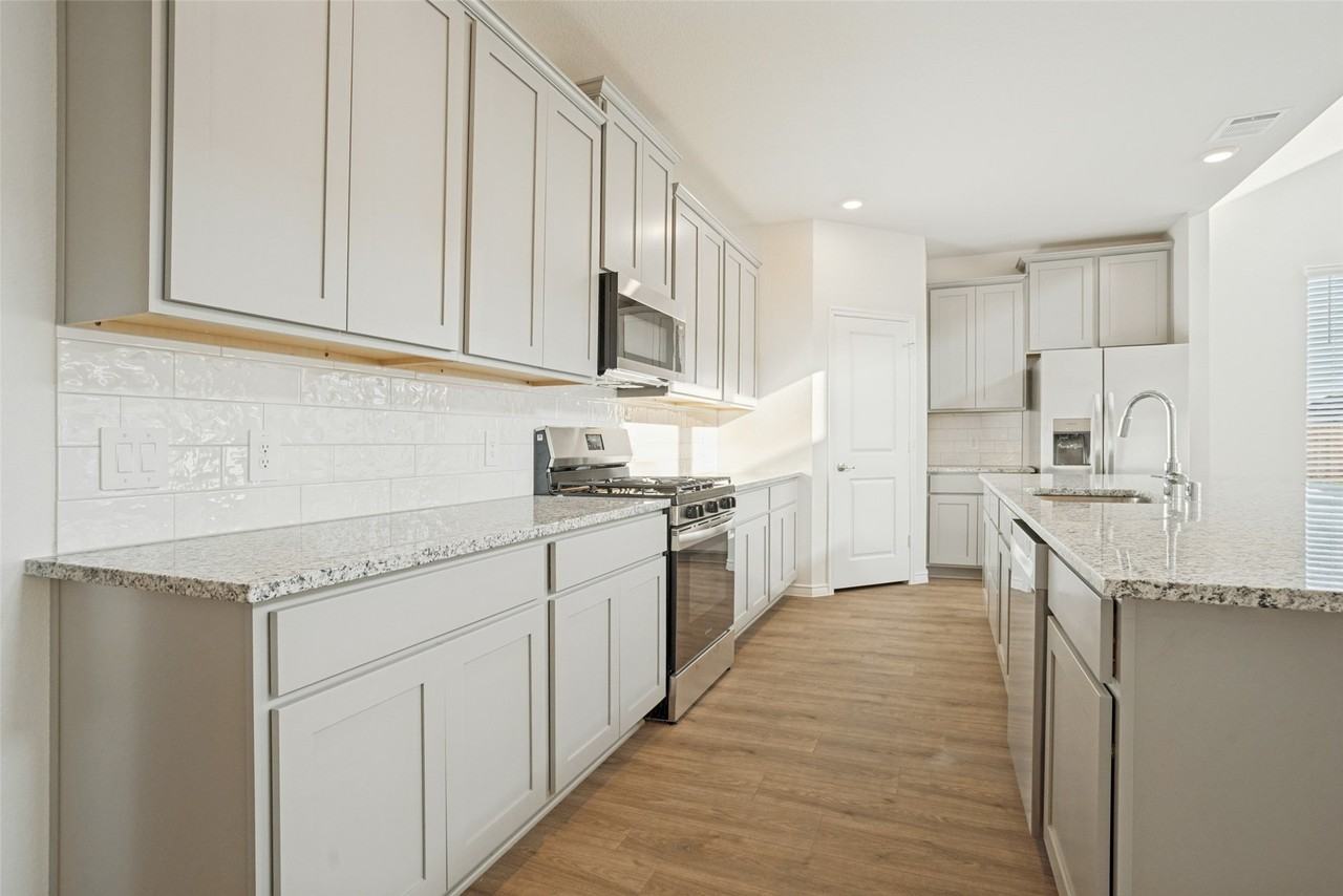 1802 Sabina Dr - Photo 4 of 25