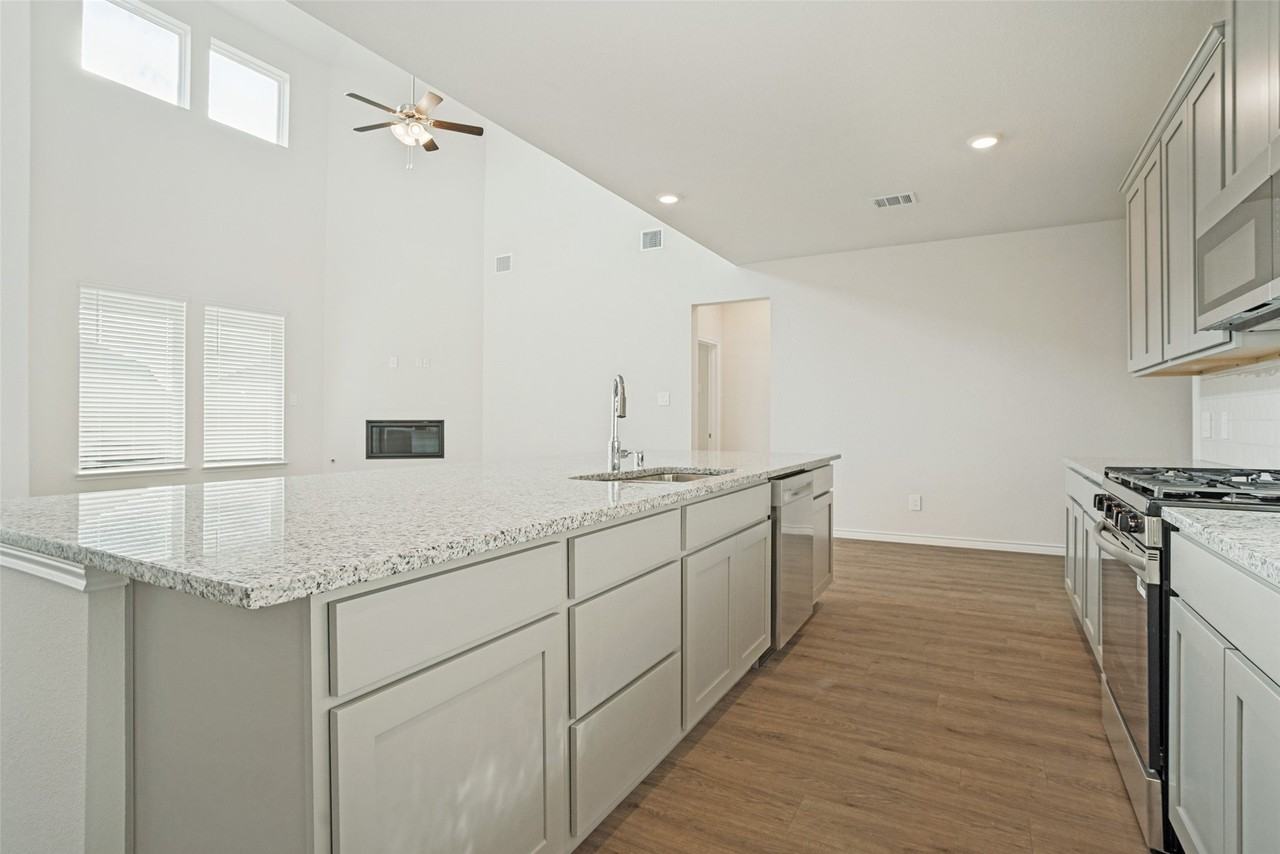 1802 Sabina Dr - Photo 6 of 25
