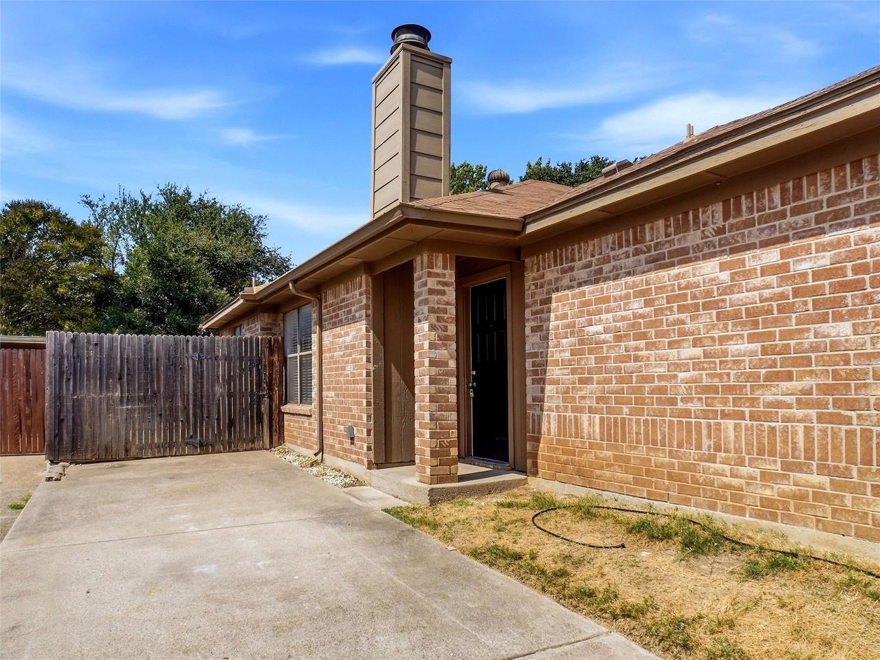 2709 London Ct - Photo 2 of 15