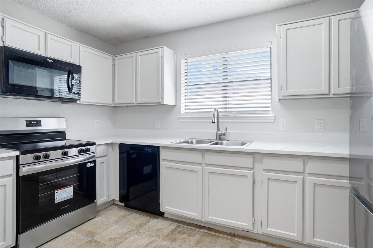 2709 London Ct - Photo 6 of 15