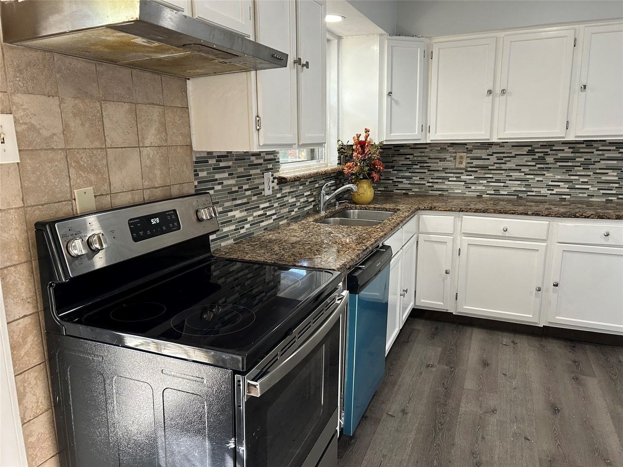 13836 Stardust Ln - Photo 6 of 17
