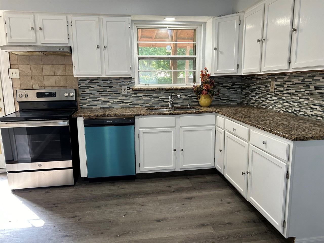13836 Stardust Ln - Photo 7 of 17