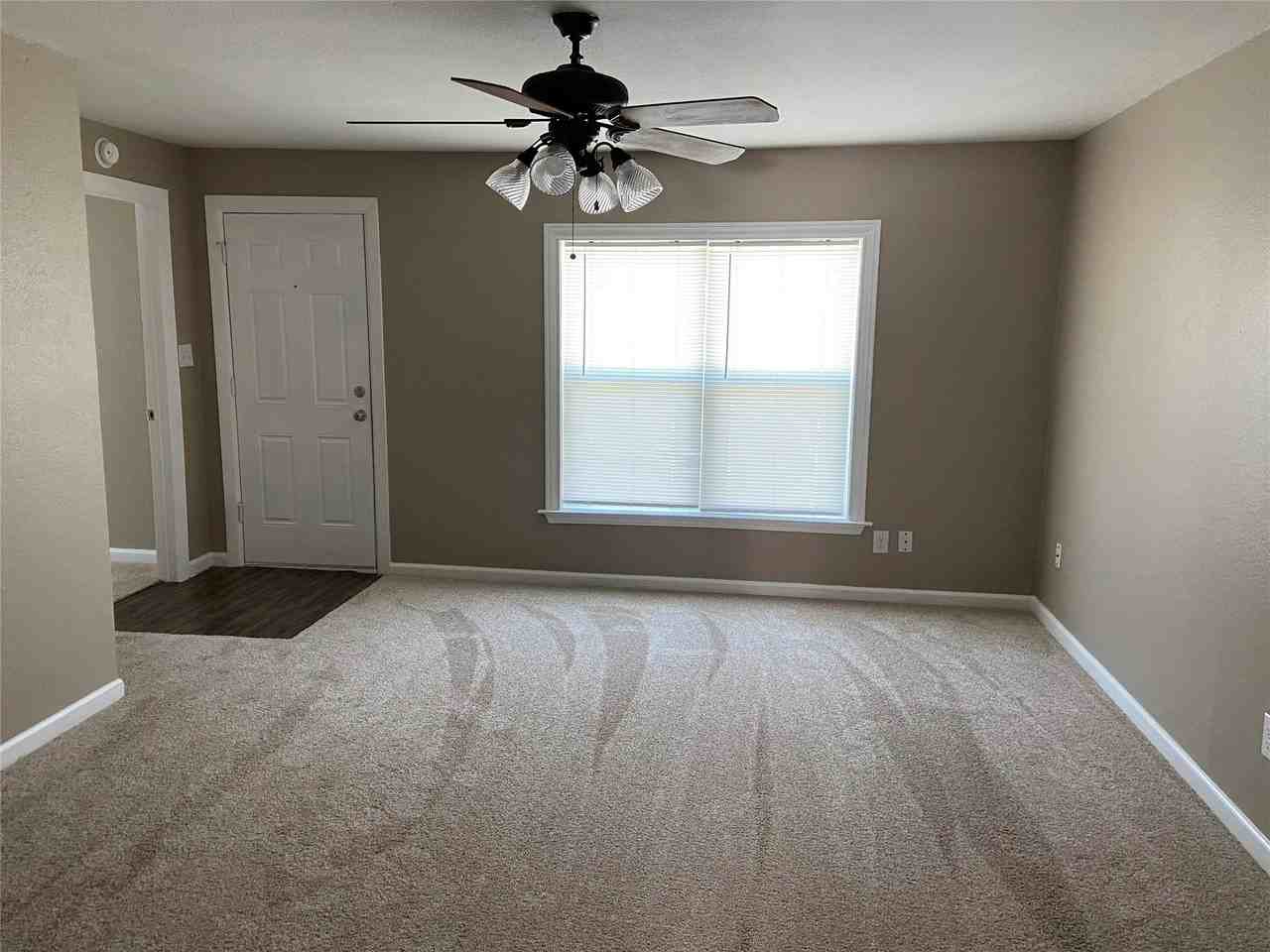 506 N Lamar St - Photo 3 of 15