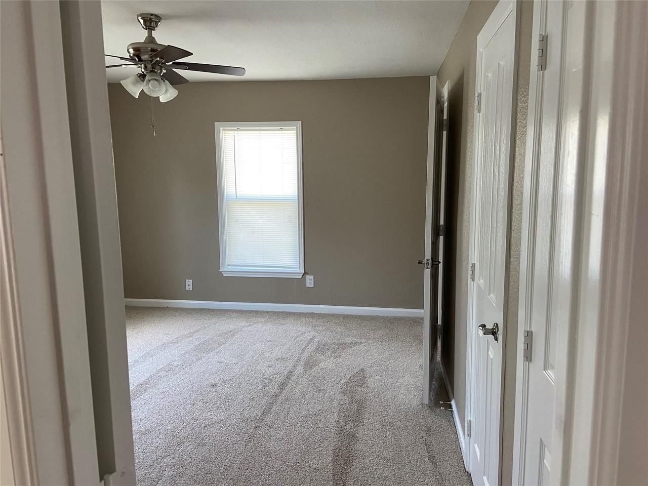 506 N Lamar St - Photo 4 of 15
