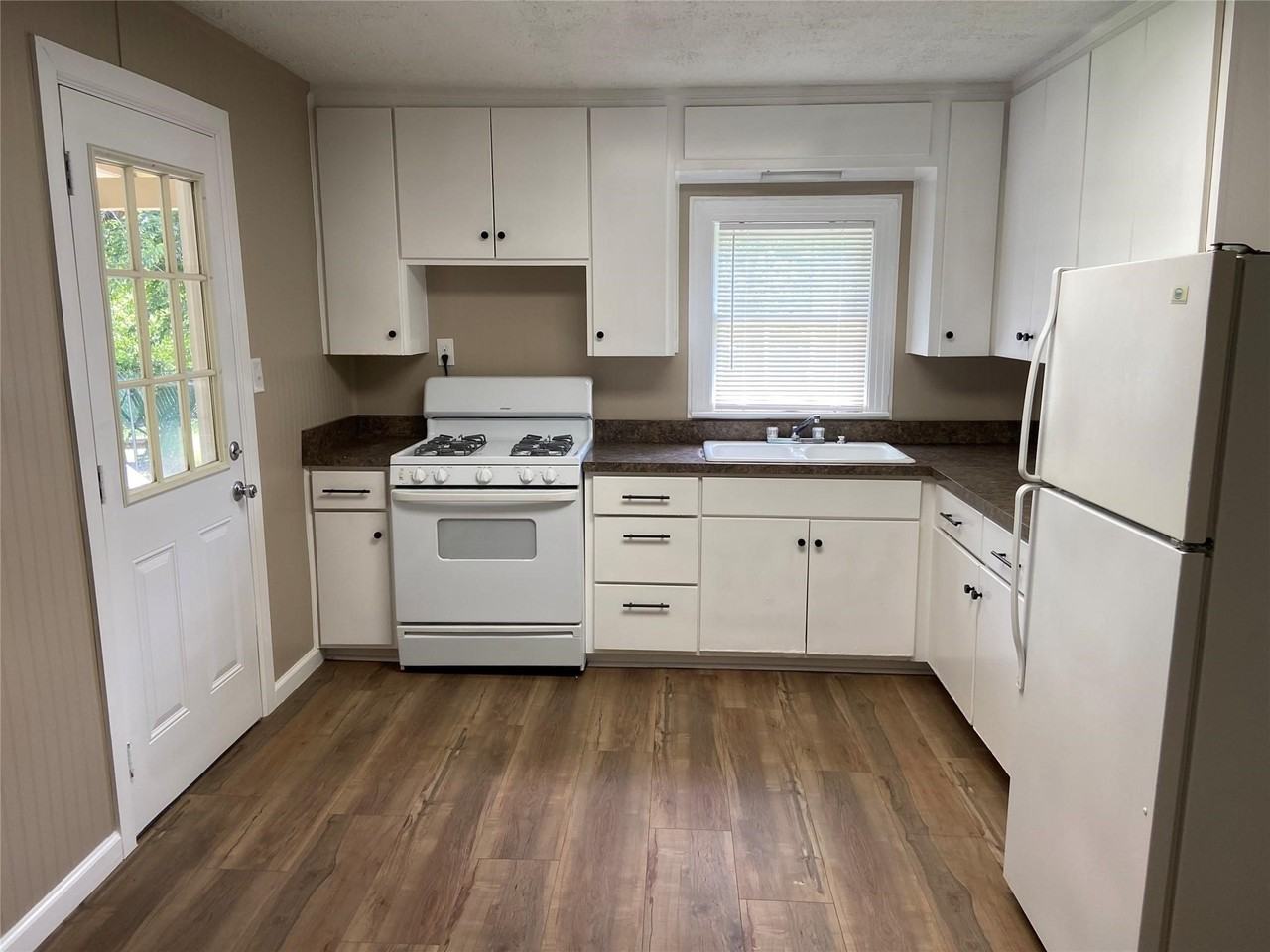 506 N Lamar St - Photo 5 of 15