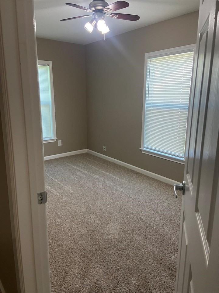 506 N Lamar St - Photo 7 of 15