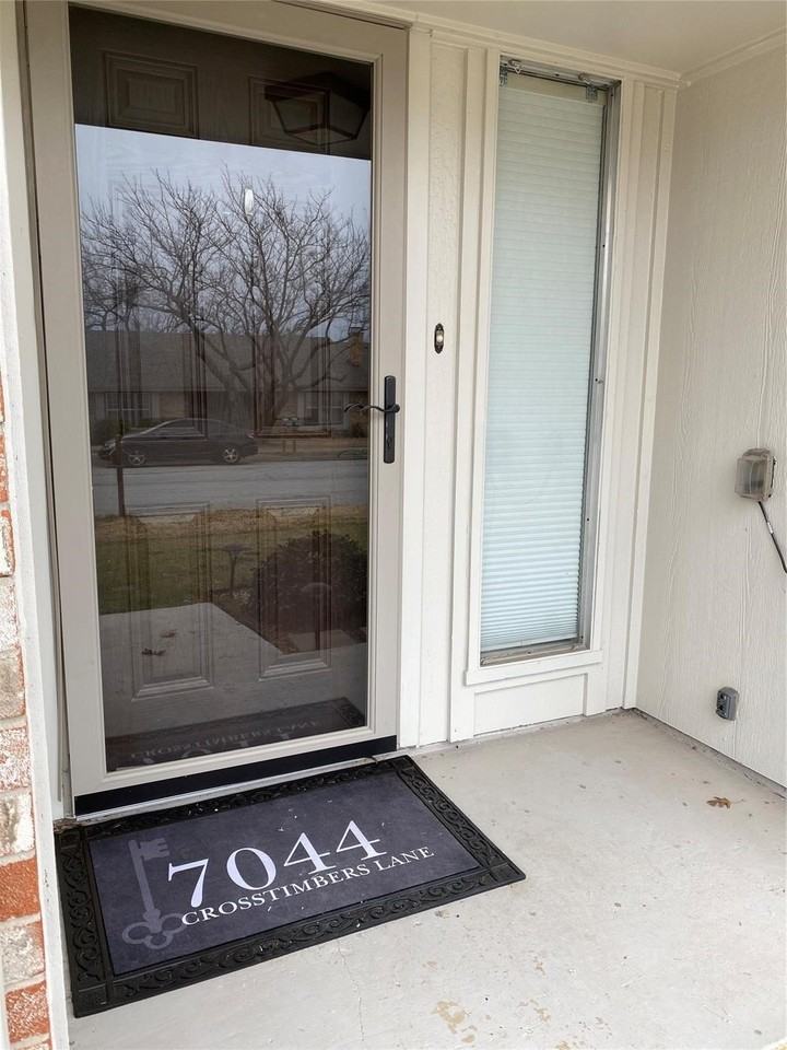 7044 Crosstimbers Ln - Photo 2 of 24