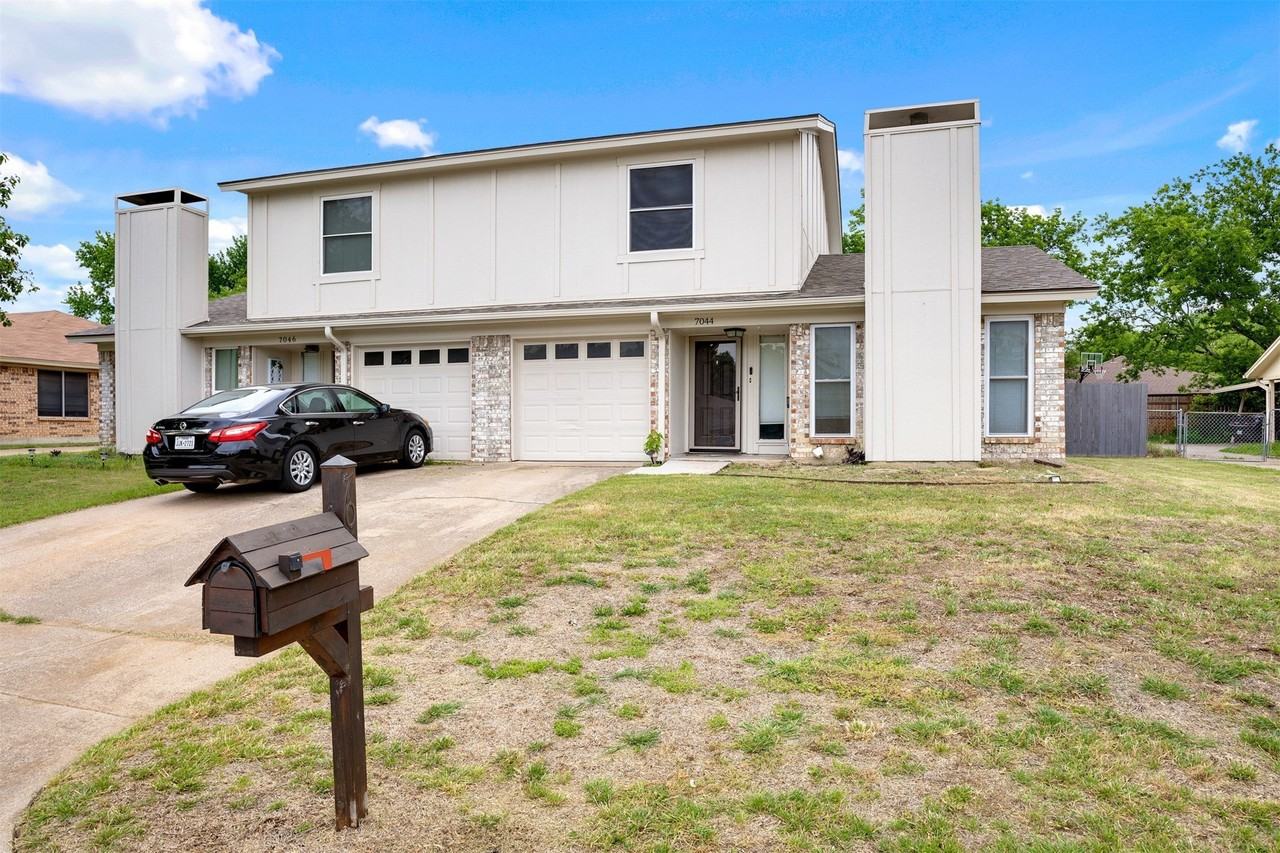 7044 Crosstimbers Ln - Photo 3 of 24