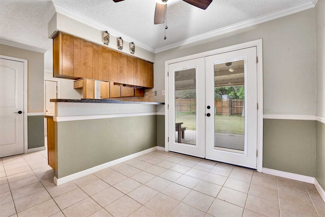 7044 Crosstimbers Ln - Photo 7 of 24
