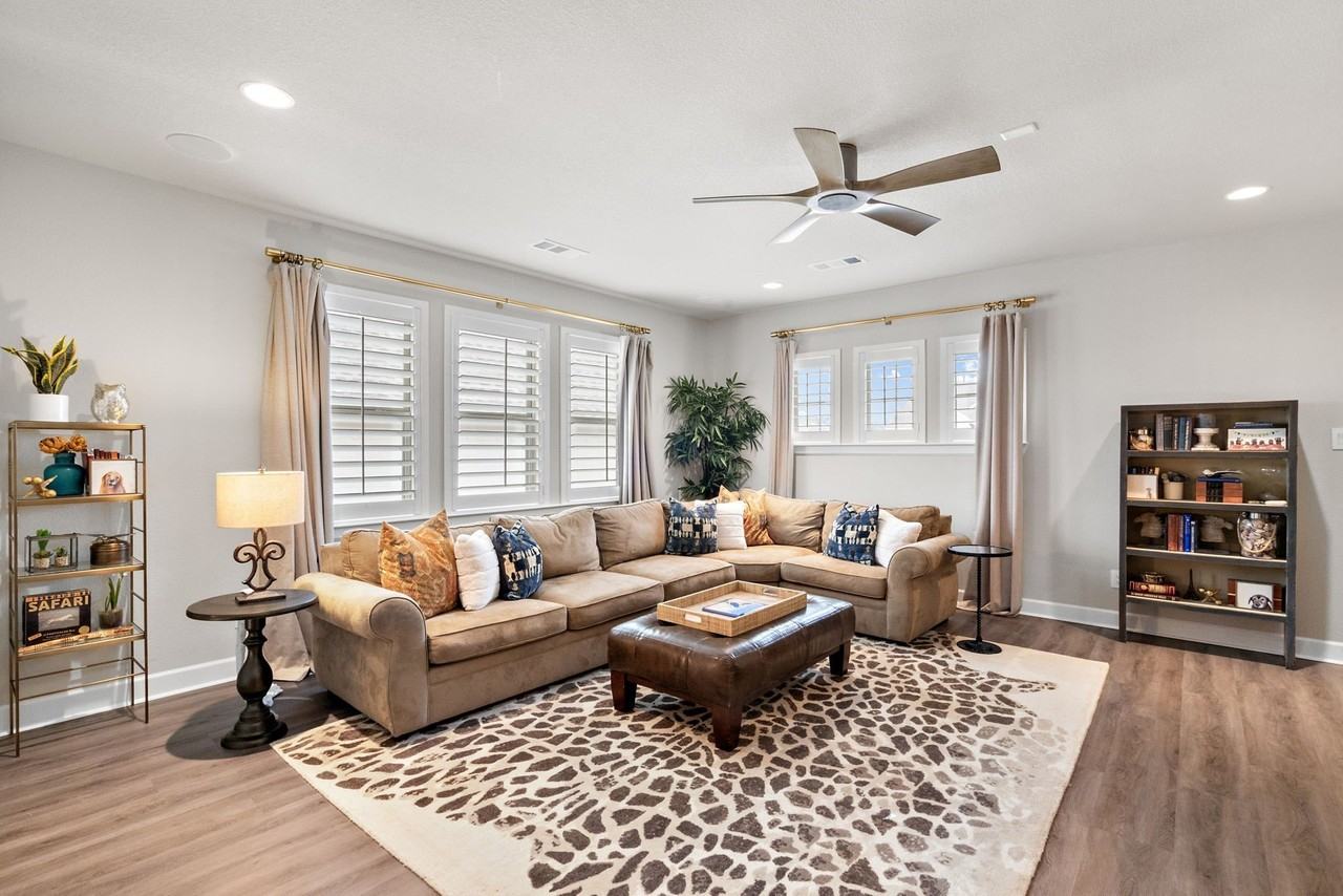 2325 Offerande Dr - Photo 3 of 39