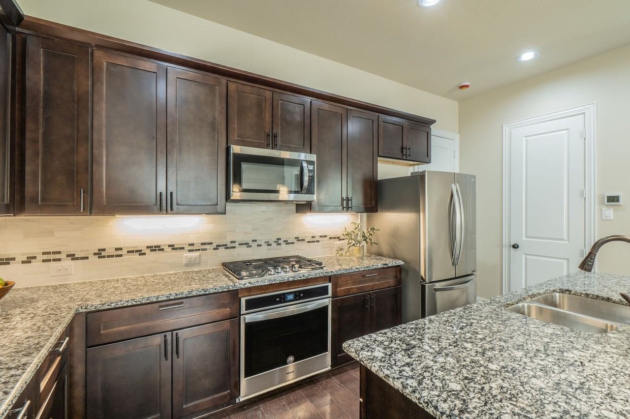 4110 Shavano Dr - Photo 6 of 26