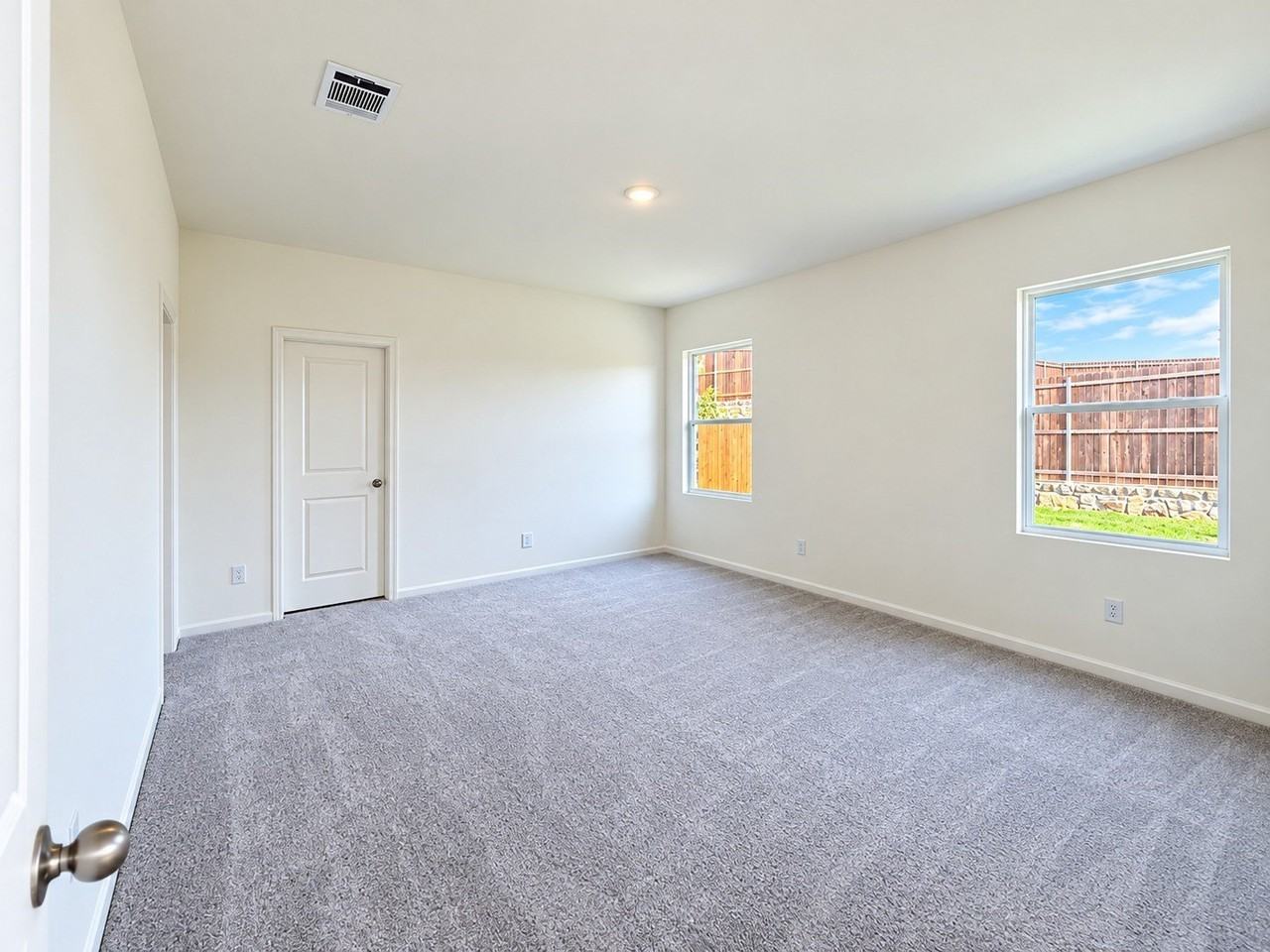 2212 Burnwood St - Photo 3 of 8