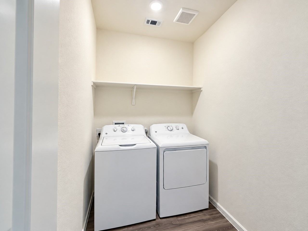 2212 Burnwood St - Photo 6 of 8