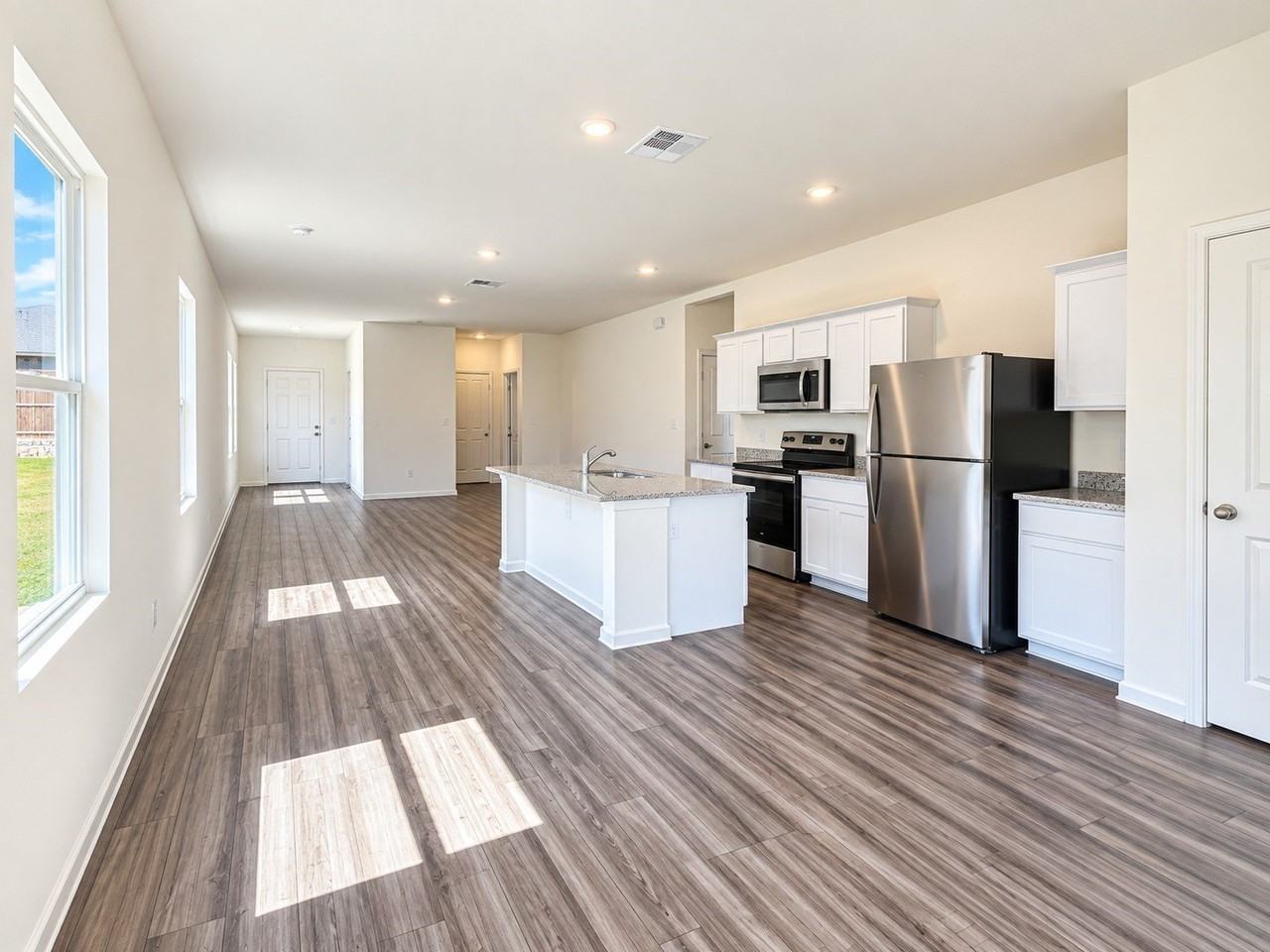 2212 Burnwood St - Photo 2 of 8