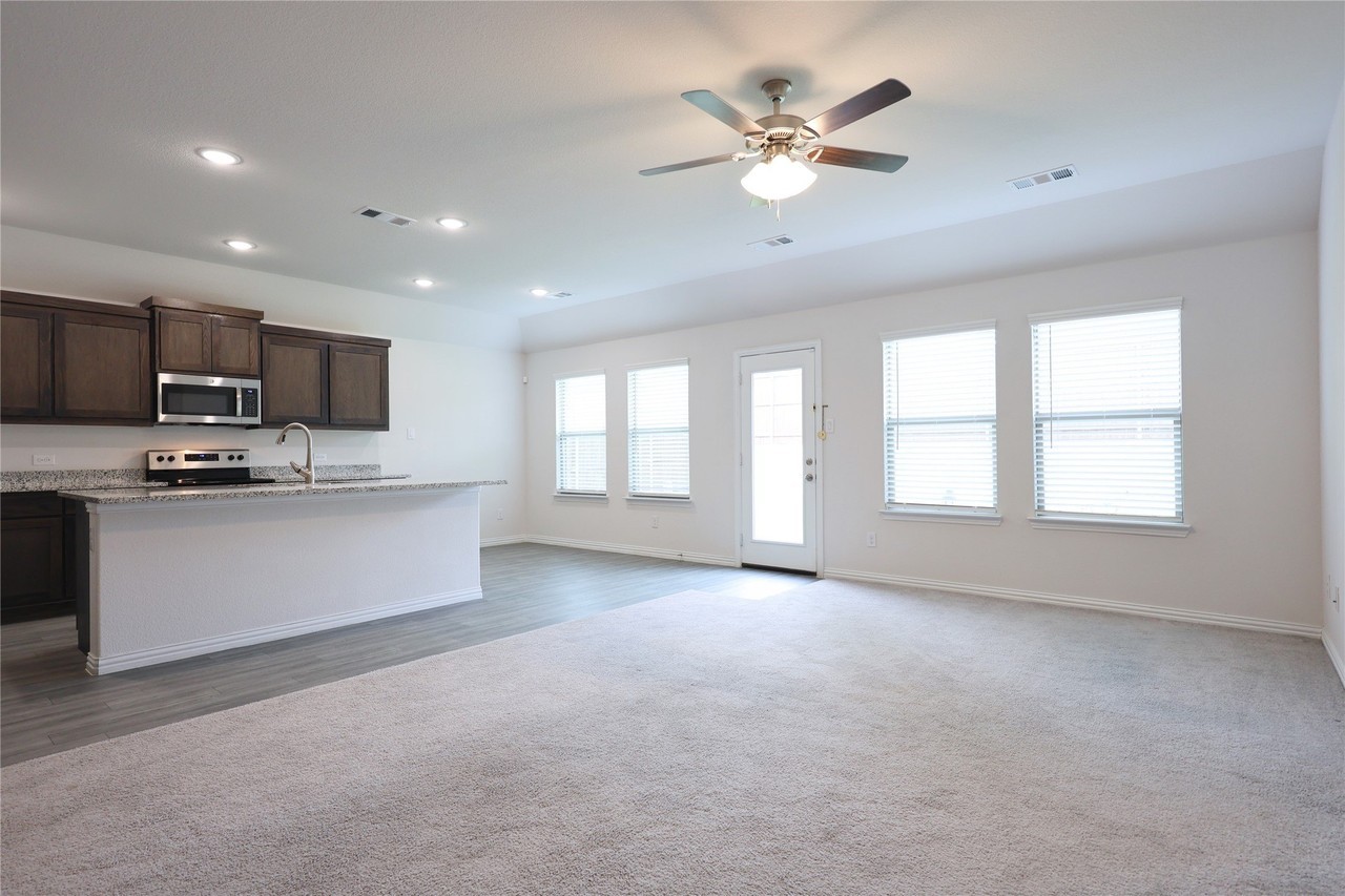 4012 Mockingbird Ln - Photo 4 of 29