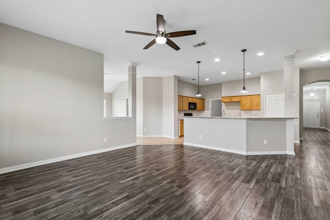 1209 Stone Ln - Photo 3 of 40