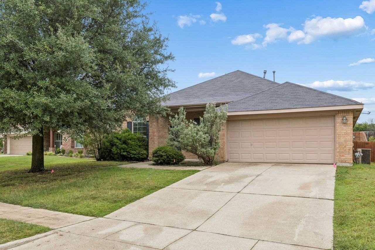 1209 Stone Ln - Photo 4 of 40
