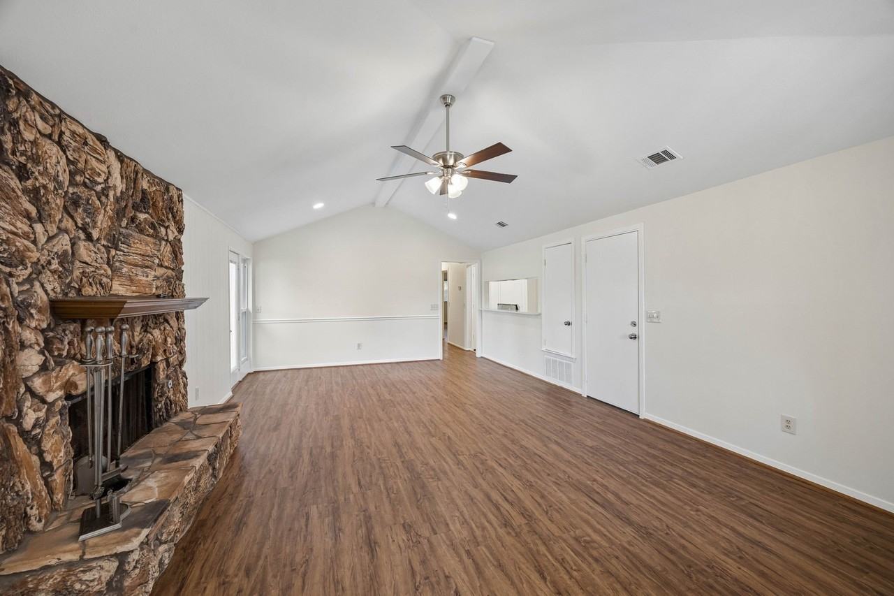 1613 19th St - Photo 4 of 25
