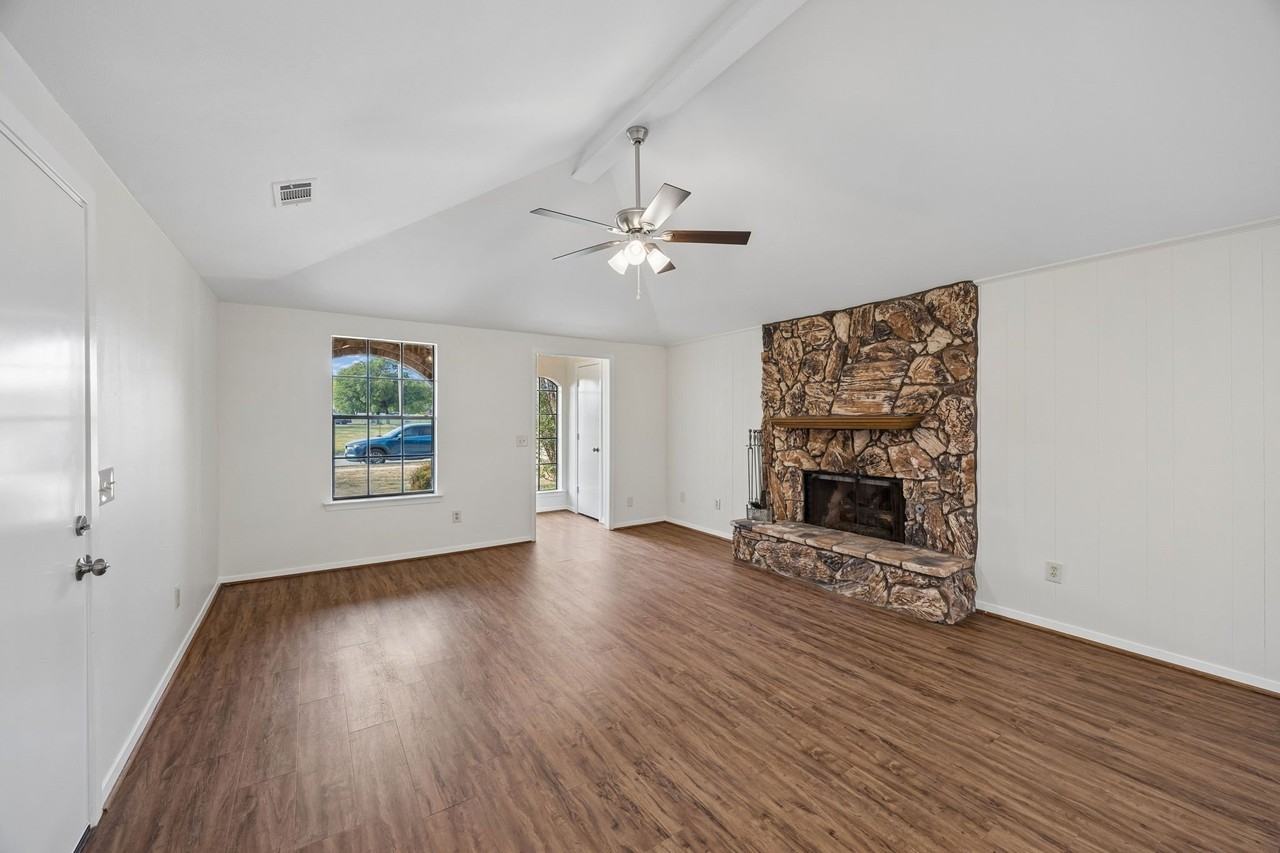 1613 19th St - Photo 5 of 25