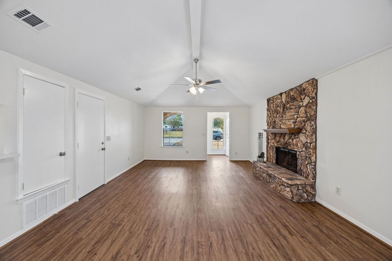 1613 19th St - Photo 7 of 25