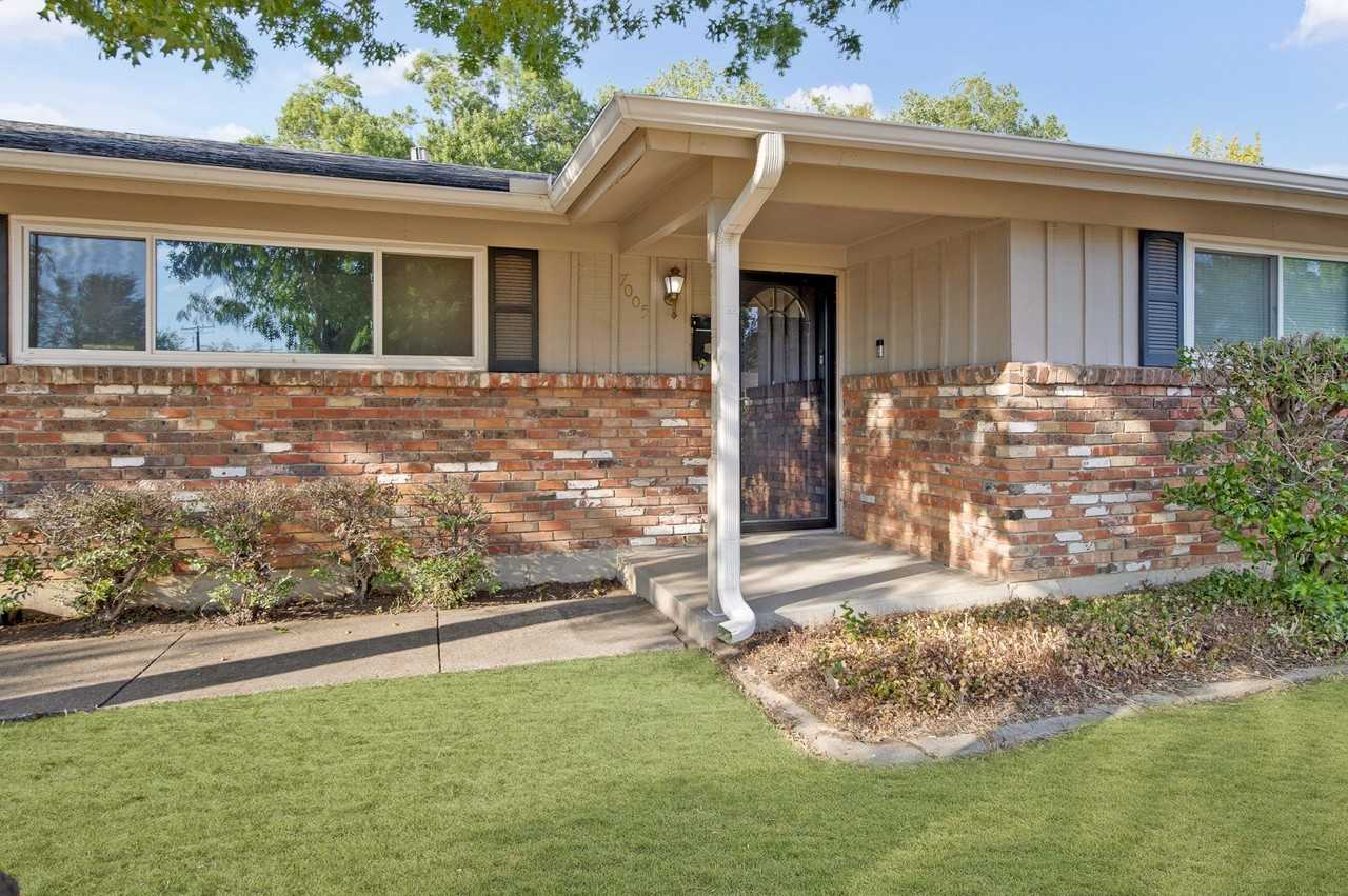 7005 Oakland Ln - Photo 2 of 24
