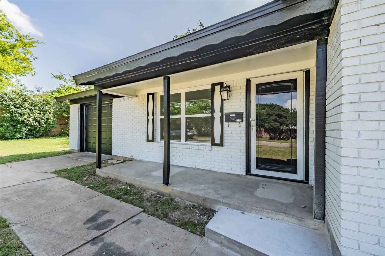 4920 Colorado Blvd - Photo 4 of 40