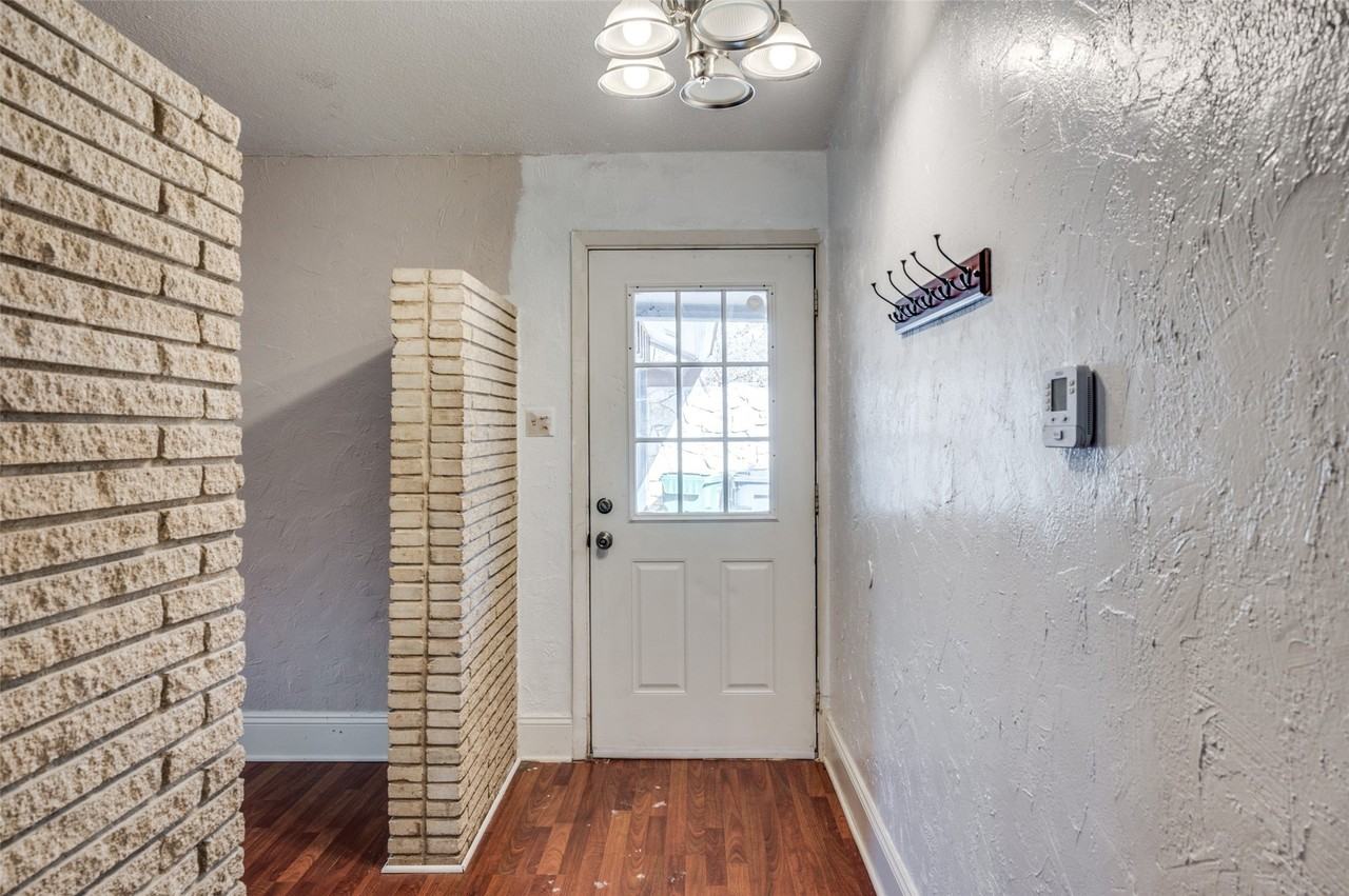 3406 Halifax Dr - Photo 3 of 25